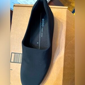 Black Ecco Felicia Stretch Size 9! Brand New, Straight out the Box! Great price
